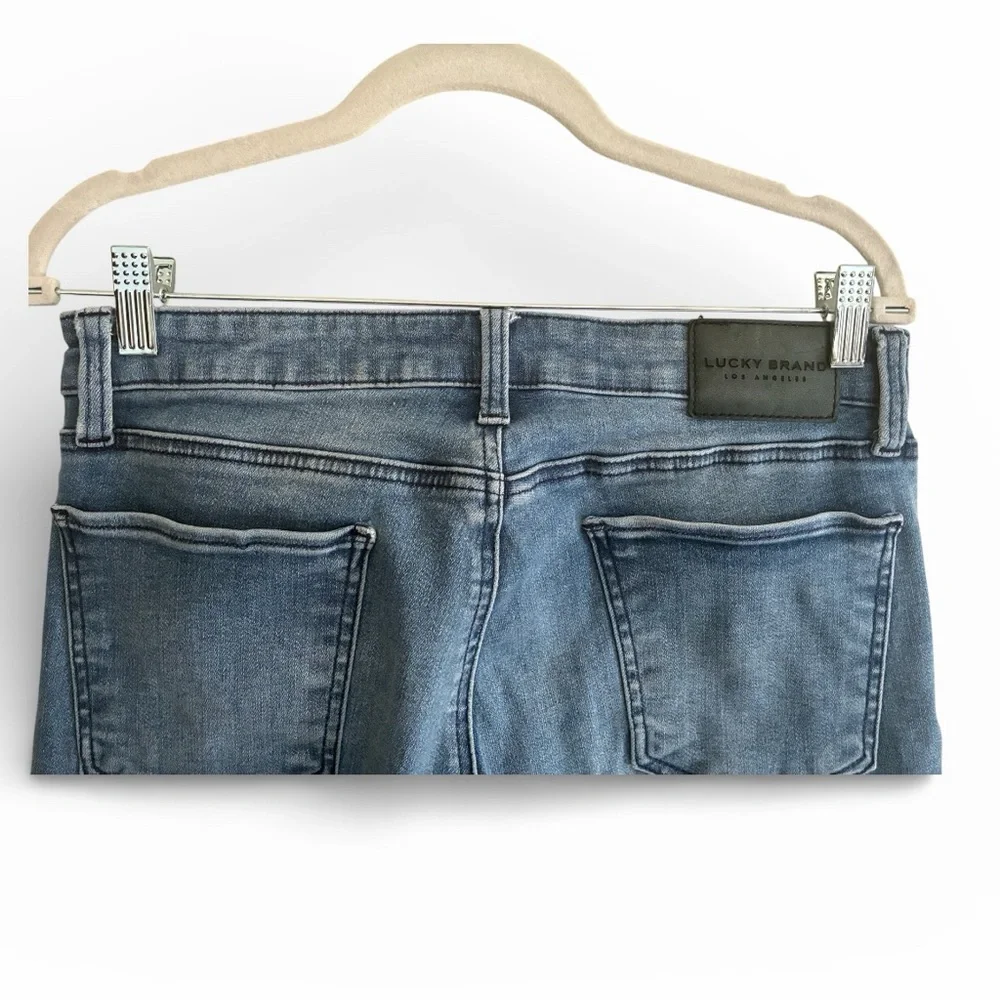 Lucky Brand High-Rise Back-Pocket Jeans in Faded Blue Wash Size 10